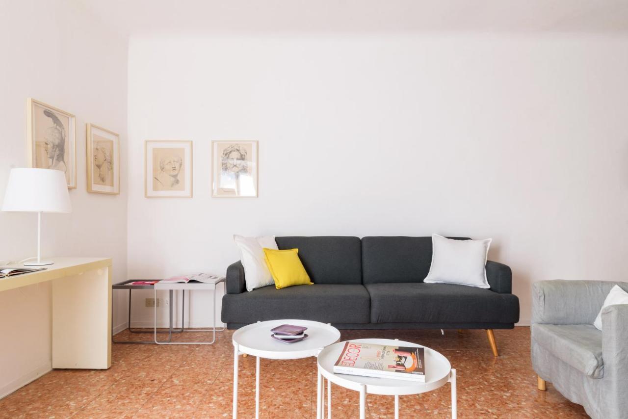 Siri Master Guest Apartment Мілан Екстер'єр фото
